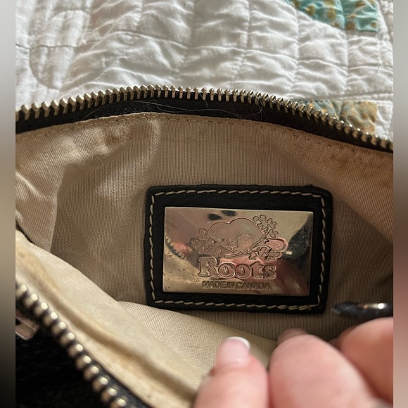 ROOTS Small Black Leather Crossbody - Picture 3 of 4